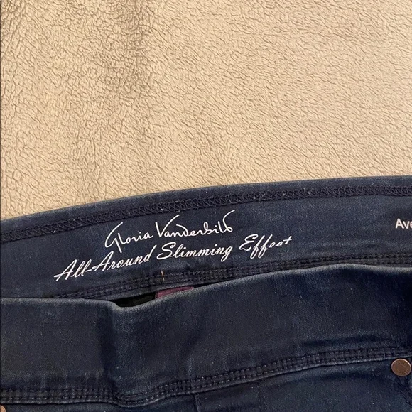 Gloria Vanderbilt Dark Blue Jeans - Picture 2 of 4